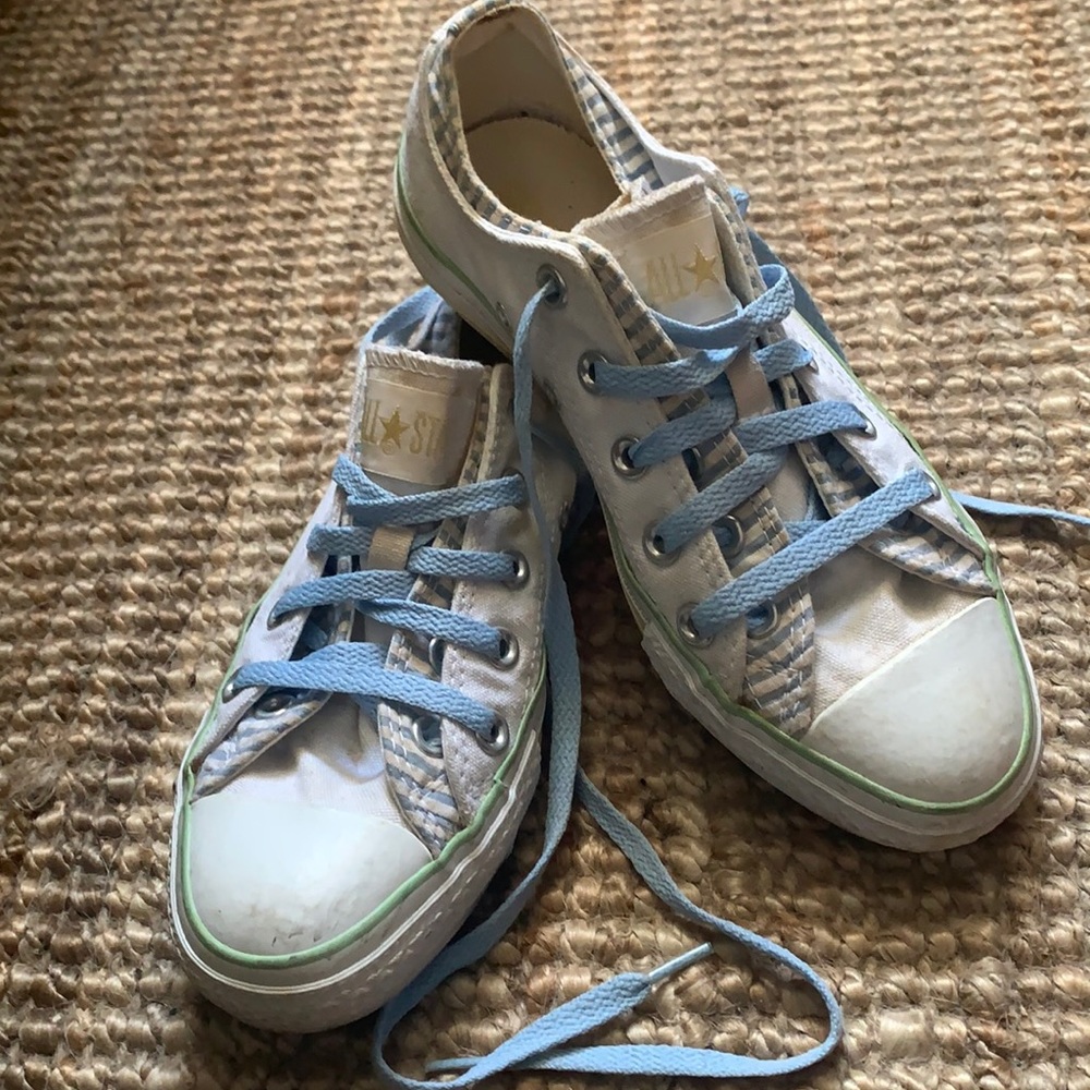 White double-tongue Converse